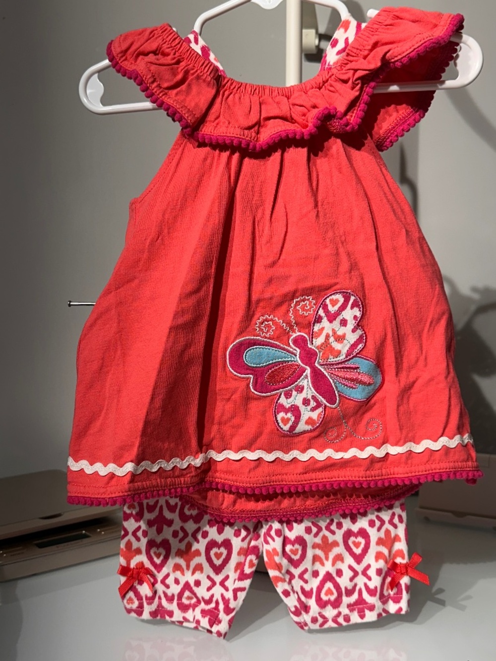 Nannette Girls 2 pc Butterfly Flutter Top & Shorts Set, sz 24 mths (A82)